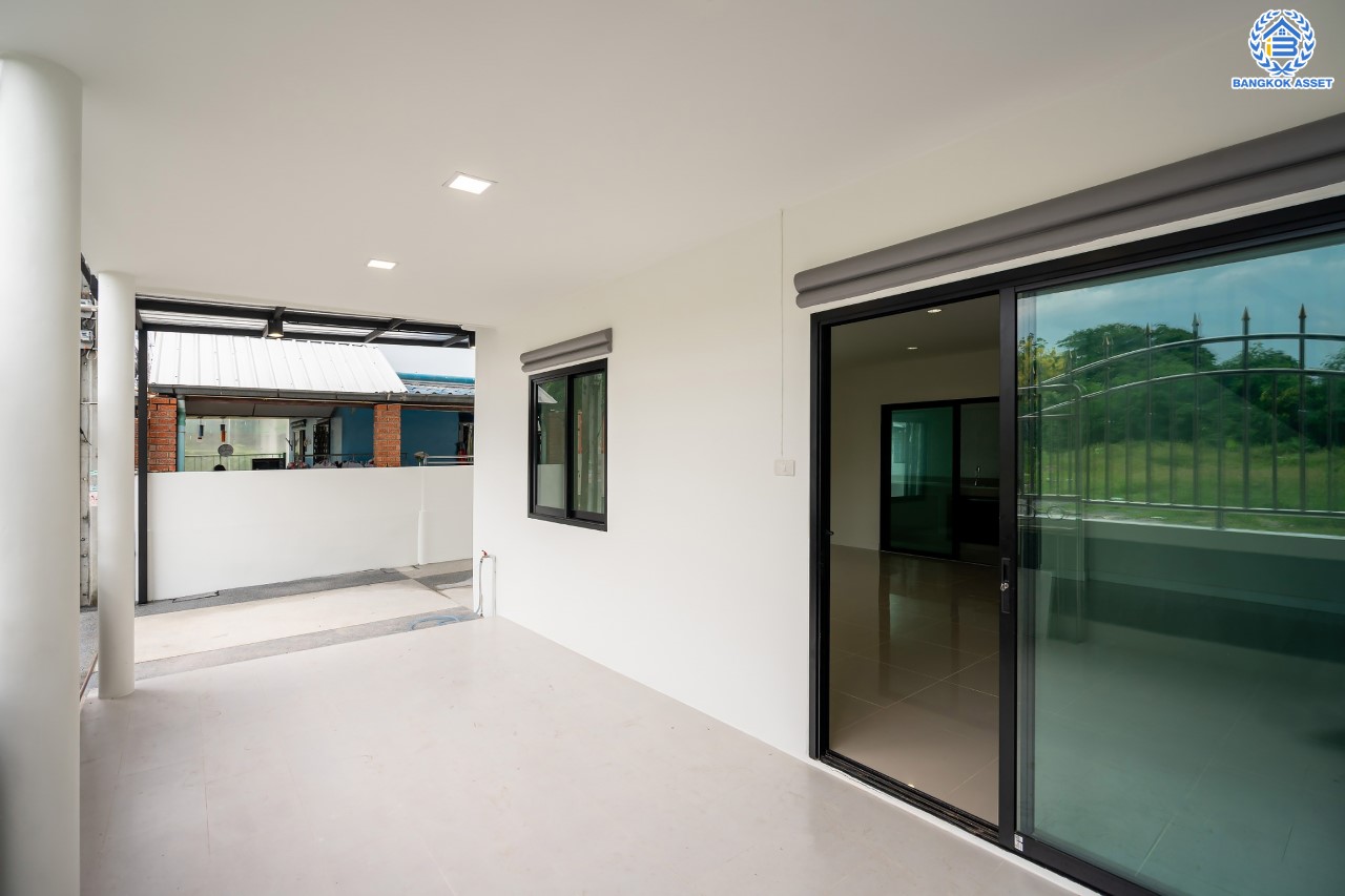 บ้านมือสองตกแต่งใหม่ 3 ชั้น โซนเศรษฐกิจ ซอยนวนิช ปากเกร็ด เนื้อที่ 23 ตร.ว. ฟังก์ชัน 3 ห้องนอน 3 ห้องน้ำ จอดรถได้ 1 คัน บนทำเลเมือง ใกล้เซ็นทรัลแจ้งวัฒนะ จุดขึ้นทางด่วนแจ้งวัฒนะ และรถไฟฟ้าสายสีชมพู "สถานีเลี่ยงเมืองปากเกร็ด"...